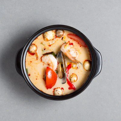 Tom yam seafood